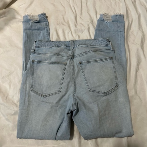 Universal Thread Light Wash Distressed High Rise Skinny Jeans size 6/28R - Picture 4 of 5